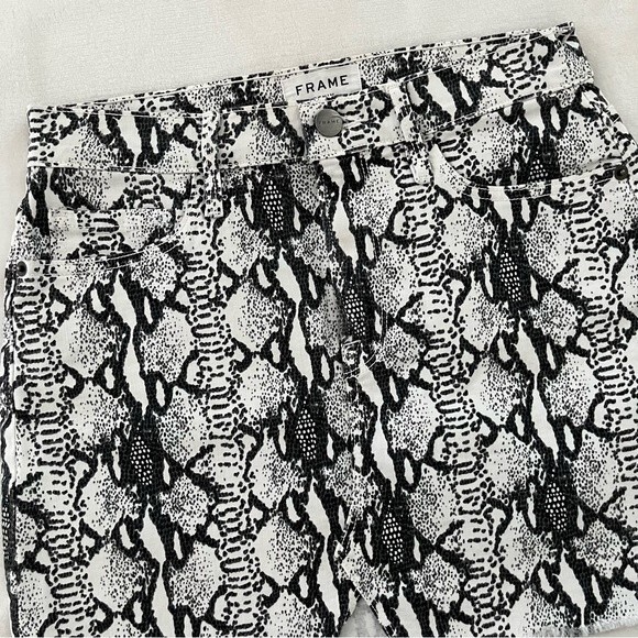 FRAME Le Mini Python Print Denim Mini Skirt Grey/Black/White, Size 26 NWOT - Picture 11 of 15